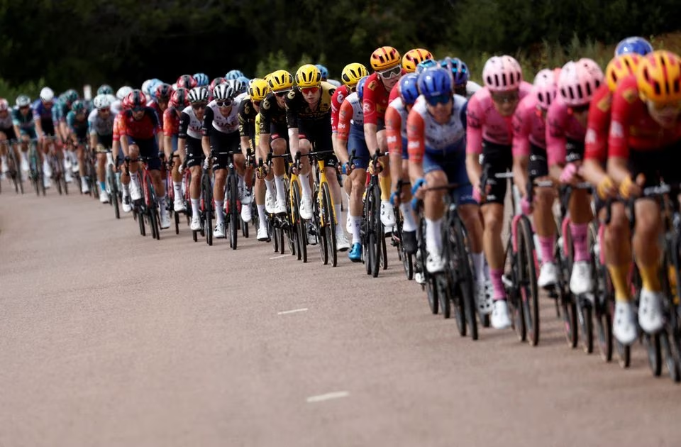 Cycling - Tour de France - Stage 19 - Moirans-En-Montagne to Poligny - France - July 21, 2023 General view of the peloton in action during stage 19. Photo: Reuters