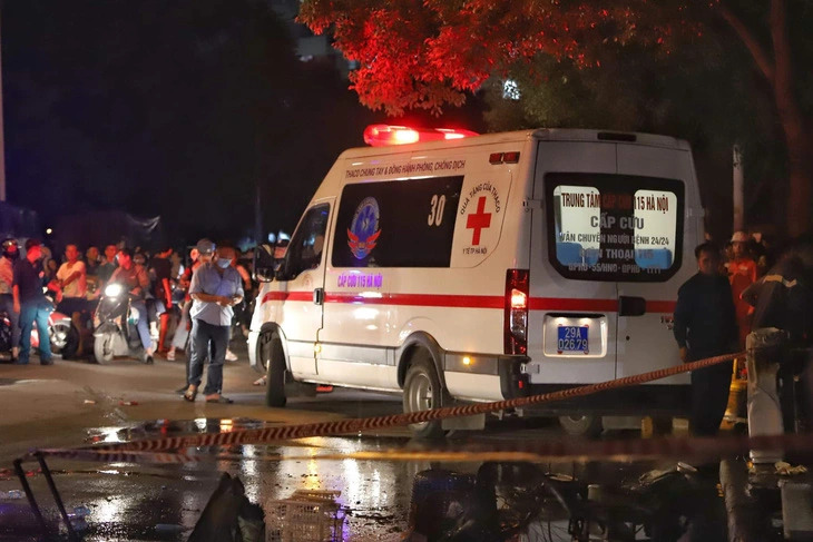 An ambulance is seen at the scene of the deadly house fire. Photo: H.Q / Tuoi Tre