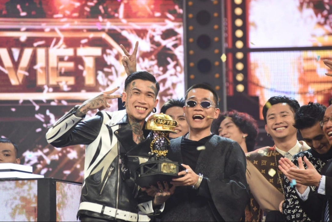 Three rappers Blacka, De Choat, and Lang LD become famous after joining Rap Viet, a reality show for talented rappers. De Choat is the winner of the first season of Rap Viet. Photo: Duyen Phan / Tuoi Tre