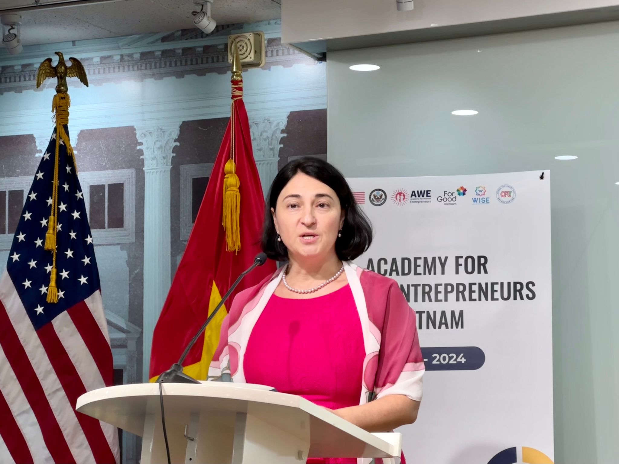 Natella Svistunova, Cultural Affairs Officer at the U.S. Consulate General in Ho Chi Minh City, speaks at the launch ceremony for the Academy for Women Entrepreneurs 2023, October 31, 2023. Photo: Bao Anh / Tuoi Tre News